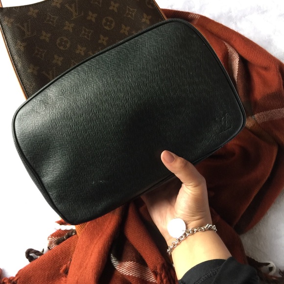 Louis Vuitton Handbags - 🍁Louis Vuitton Taiga Toiletry GM Ardoise